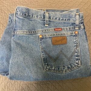 Wrangler Men's Relaxed Fit Blue Jeans